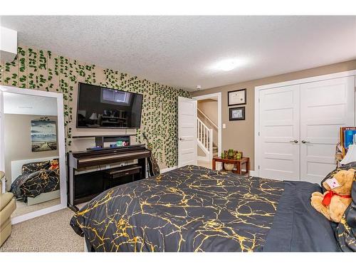 122 1/2 Centennial Avenue, St. Thomas, ON - Indoor Photo Showing Bedroom