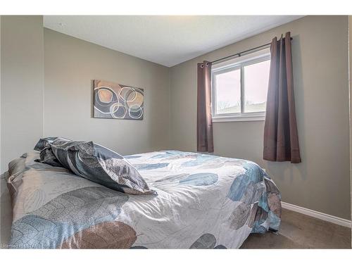 226 Portsmouth Crescent E, London, ON - Indoor Photo Showing Bedroom