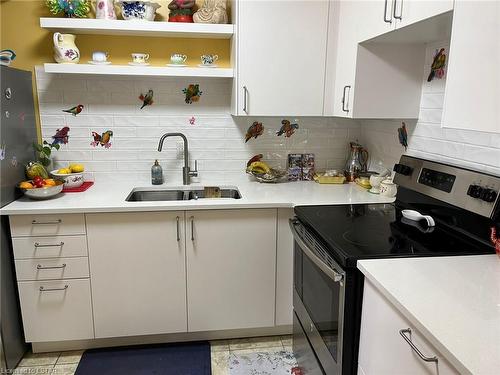 503-3621 Lake Shore Boulevard W, Etobicoke, ON - Indoor Photo Showing Kitchen With Double Sink With Upgraded Kitchen