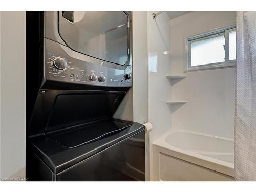 1752 Seeley Drive, London, ON - Indoor Photo Showing Laundry Room