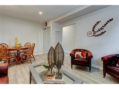 1752 Seeley Drive, London, ON - Indoor Photo Showing Living Room