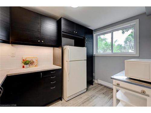 1752 Seeley Drive, London, ON - Indoor Photo Showing Kitchen