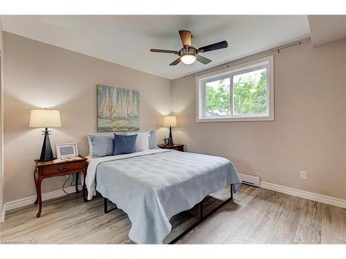 1752 Seeley Drive, London, ON - Indoor Photo Showing Kitchen With Double Sink