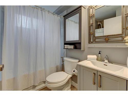 1752 Seeley Drive, London, ON - Indoor Photo Showing Bathroom