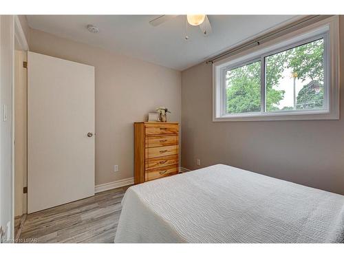 1752 Seeley Drive, London, ON - Indoor Photo Showing Laundry Room