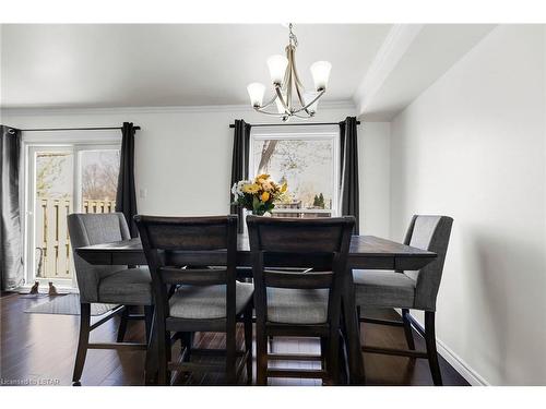 24-225 Deveron Crescent, London, ON - Indoor Photo Showing Dining Room