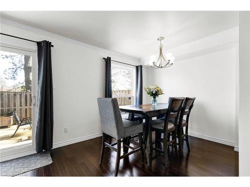 24-225 Deveron Crescent, London, ON - Indoor Photo Showing Dining Room