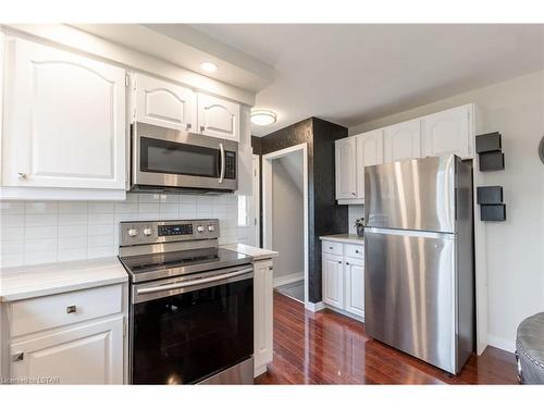 214 Brunswick Crescent, London, ON - Indoor Photo Showing Kitchen With Stainless Steel Kitchen