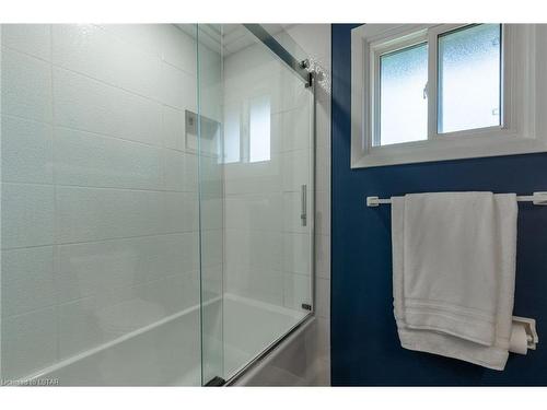 214 Brunswick Crescent, London, ON - Indoor Photo Showing Bathroom
