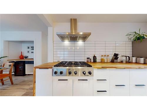 358 Briarhill Avenue, London, ON - Indoor Photo Showing Kitchen