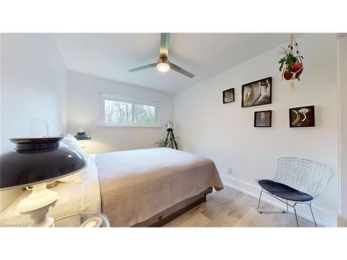 358 Briarhill Avenue, London, ON - Indoor Photo Showing Bedroom