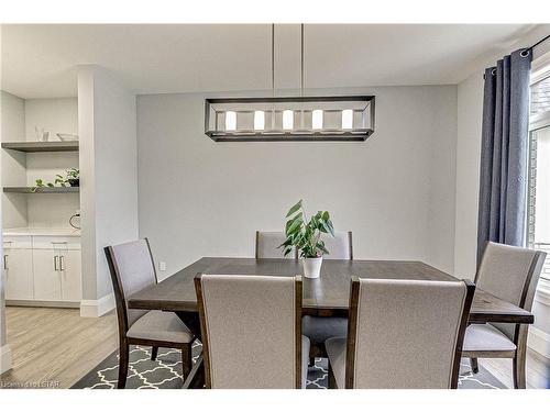 98 Locky Lane, Komoka, ON - Indoor Photo Showing Dining Room