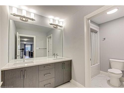 98 Locky Lane, Komoka, ON - Indoor Photo Showing Bathroom