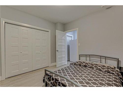 98 Locky Lane, Komoka, ON - Indoor Photo Showing Bedroom