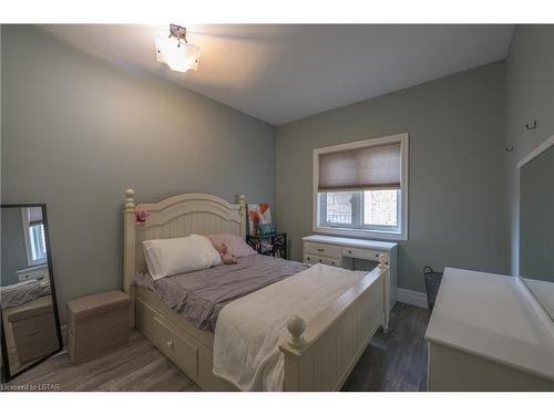 1633 Shore Road, London, ON - Indoor Photo Showing Bedroom