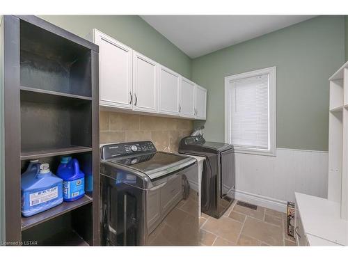 1633 Shore Road, London, ON - Indoor Photo Showing Laundry Room