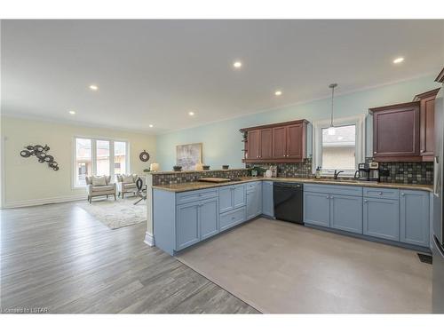 1633 Shore Road, London, ON - Indoor Photo Showing Kitchen