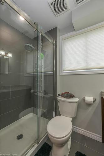 1042 Wembley Road, London, ON - Indoor Photo Showing Bathroom