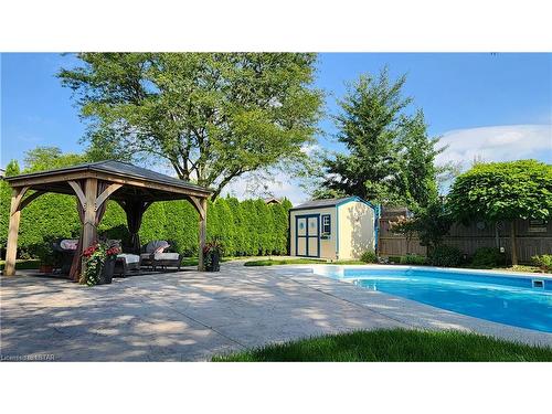 1042 Wembley Road, London, ON - Outdoor With In Ground Pool With Backyard