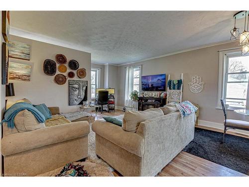 385 Elm Street W, Bothwell, ON - Indoor Photo Showing Living Room With Fireplace