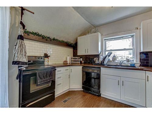 385 Elm Street W, Bothwell, ON - Indoor Photo Showing Kitchen