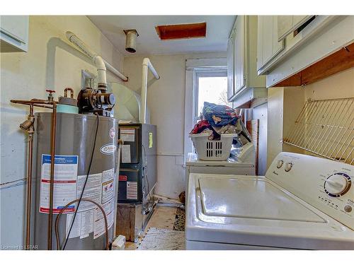 385 Elm Street W, Bothwell, ON - Indoor Photo Showing Laundry Room