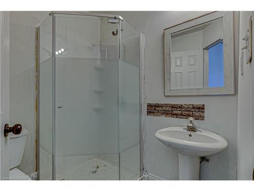 385 Elm Street W, Bothwell, ON - Indoor Photo Showing Bathroom