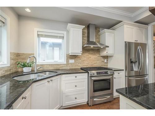 19 Caverhill Crescent, Komoka, ON - Indoor Photo Showing Kitchen With Double Sink With Upgraded Kitchen
