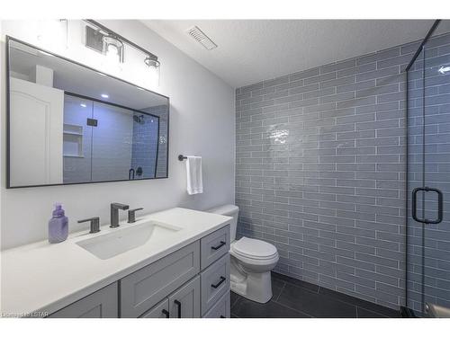 19 Caverhill Crescent, Komoka, ON - Indoor Photo Showing Bathroom