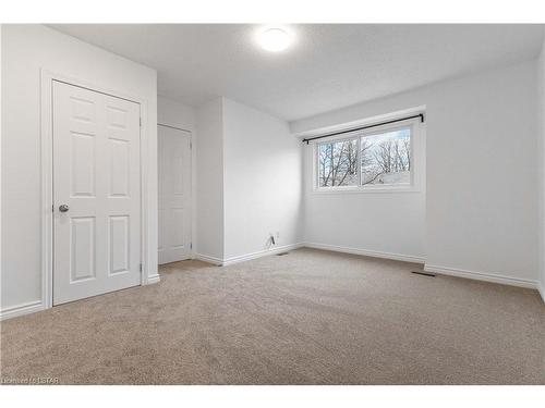 1-409 Thompson Road, London, ON - Indoor Photo Showing Other Room