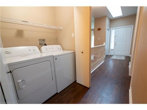 23-307 Metcalfe Street E, Strathroy, ON - Indoor Photo Showing Laundry Room