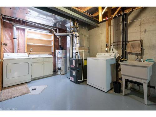 23-307 Metcalfe Street E, Strathroy, ON - Indoor Photo Showing Laundry Room