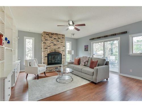 460 Regal Drive, London, ON - Indoor Photo Showing Living Room With Fireplace