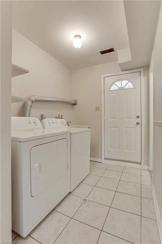 460 Regal Drive, London, ON - Indoor Photo Showing Laundry Room