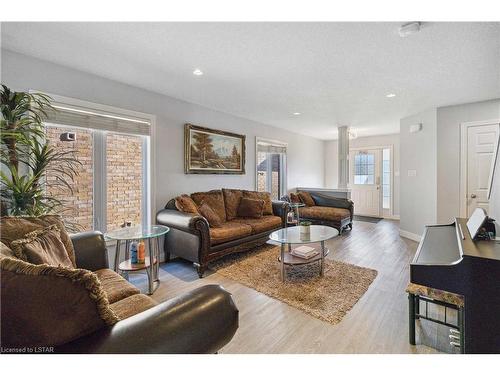 428 Chelton Road, London, ON - Indoor Photo Showing Living Room