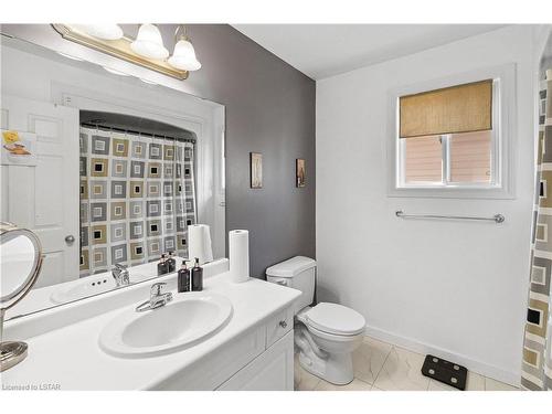 428 Chelton Road, London, ON - Indoor Photo Showing Bathroom