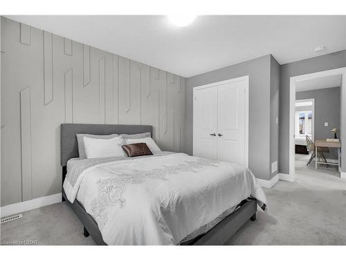 413 Edgevalley Road, London, ON - Indoor Photo Showing Bedroom