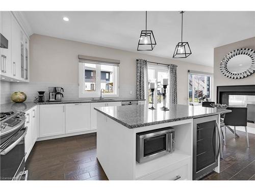 2170 Bakervilla Street, London, ON - Indoor Photo Showing Kitchen With Upgraded Kitchen