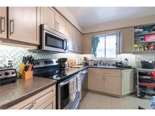 15 Wenlock Crescent, London, ON - Indoor Photo Showing Kitchen With Stainless Steel Kitchen With Double Sink