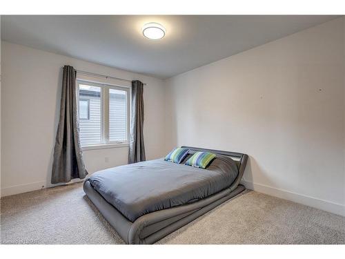 1641 Applerock Avenue, London, ON - Indoor Photo Showing Bedroom