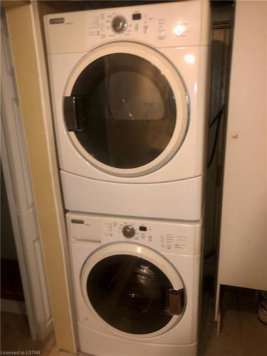 132 Briscoe Street E, London, ON - Indoor Photo Showing Laundry Room