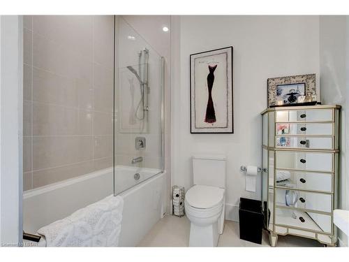 203-1705 Fiddlehead Place, London, ON - Indoor Photo Showing Bathroom