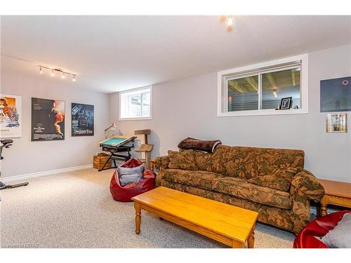 800 Cedarpark Way, London, ON - Indoor Photo Showing Living Room
