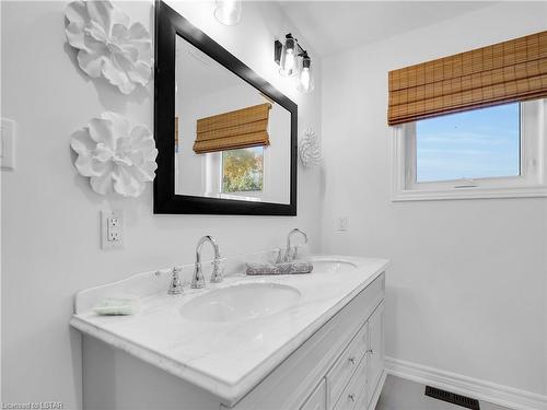 379 Front Street, Port Stanley, ON - Indoor Photo Showing Bathroom