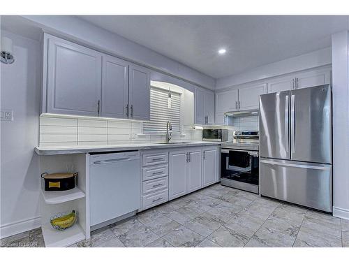 379 Griffith Street, London, ON - Indoor Photo Showing Kitchen With Stainless Steel Kitchen