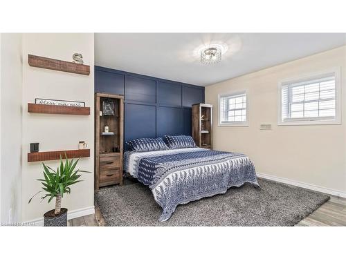 108 Main Street, Glencoe, ON - Indoor Photo Showing Bedroom