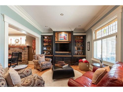 647 Grosvenor Street, London, ON - Indoor Photo Showing Living Room With Fireplace