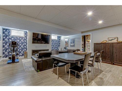 402 Larry Street, Port Stanley, ON - Indoor Photo Showing Living Room