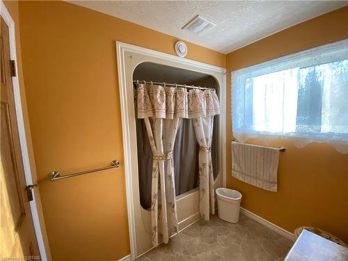 61 Kakagi Lake Road, Nestor Falls, ON - Indoor Photo Showing Bathroom