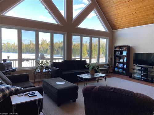 61 Kakagi Lake Road, Nestor Falls, ON - Indoor Photo Showing Living Room